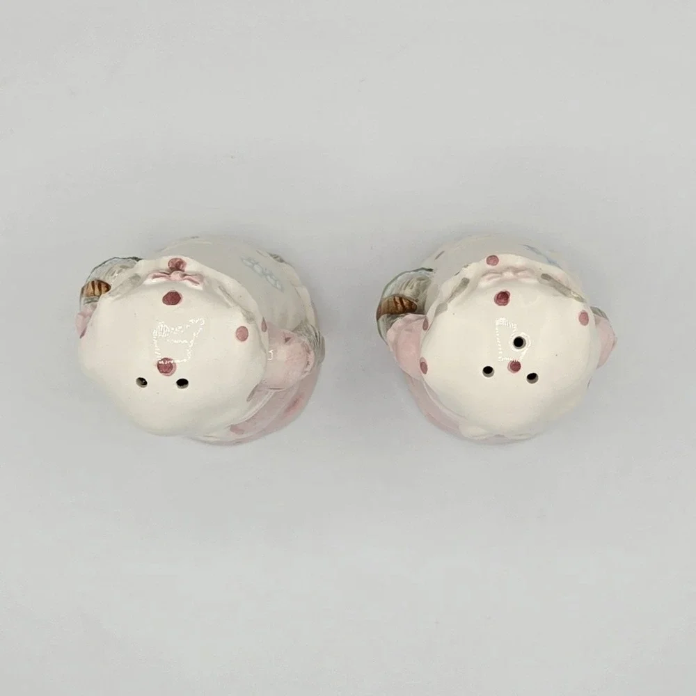 Vtg grey grandma cat ceramic salt and pepper shakers made‎ in Taiwan Vintage